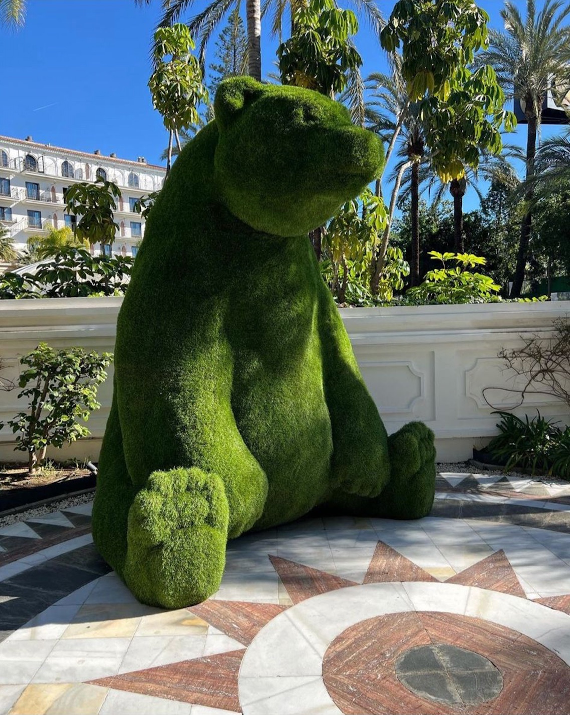 Giant artificial grass bear sculpture — SuperGrass bespoke grass sculptures Marbella Málaga
