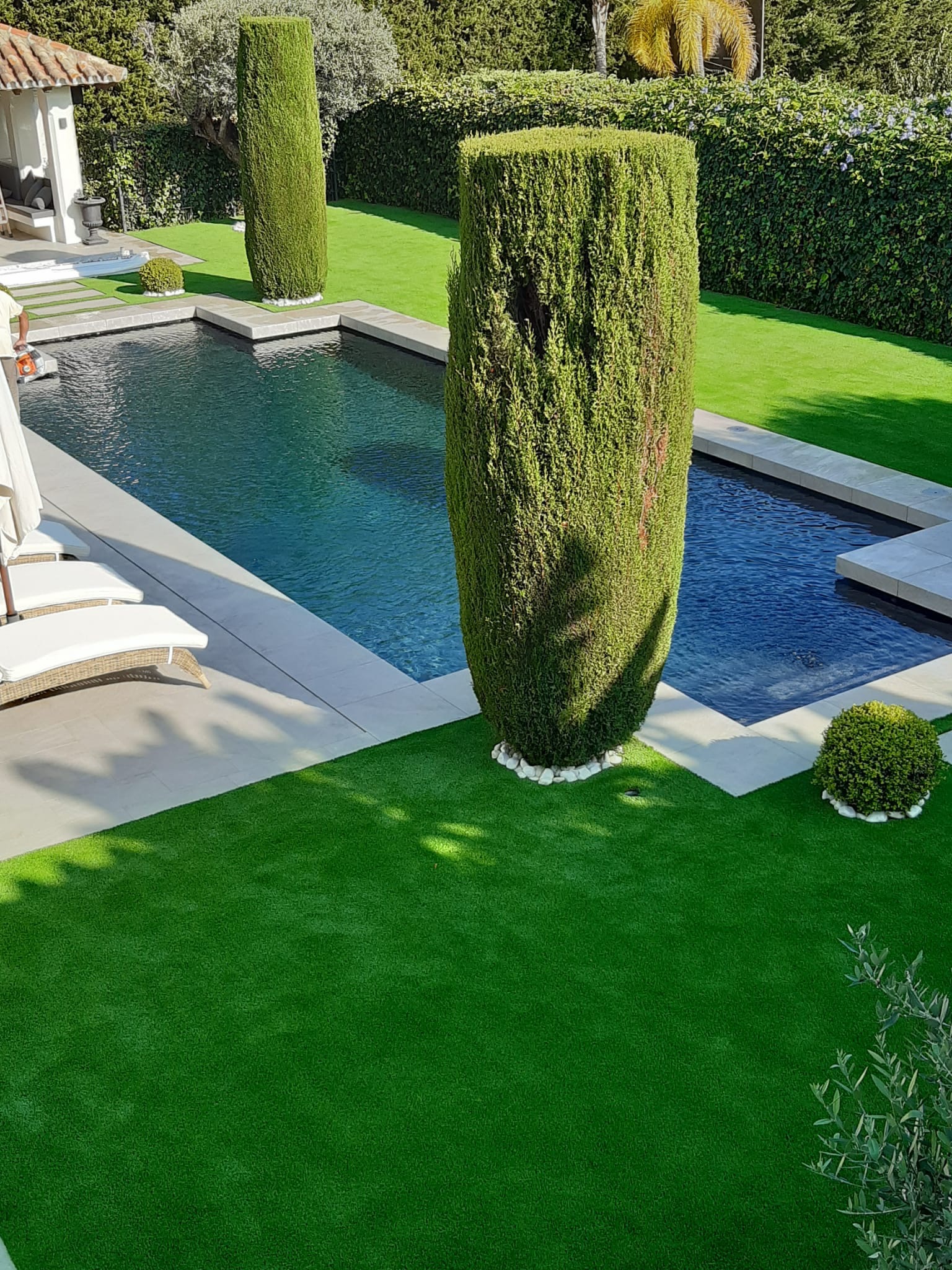 Luxury pool garden with cypress trees artificial grass — SuperGrass Marbella