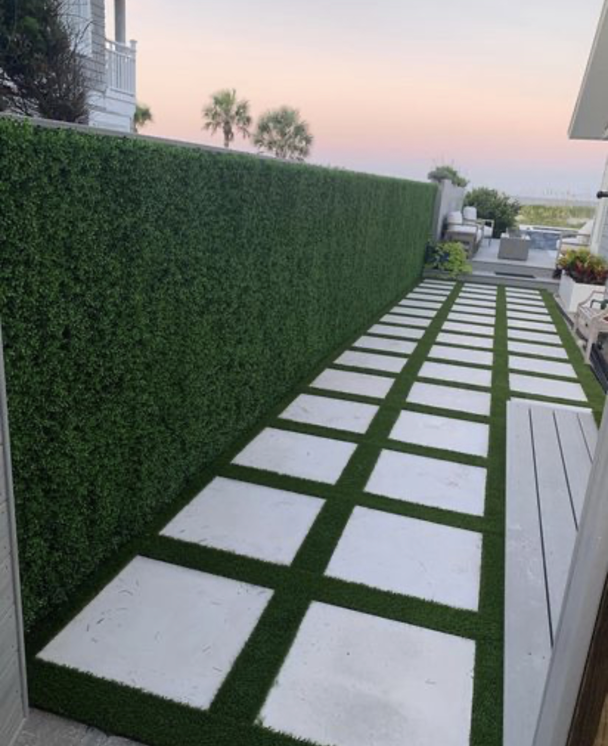 Large garden with swing artificial grass — SuperGrass Marbella hills