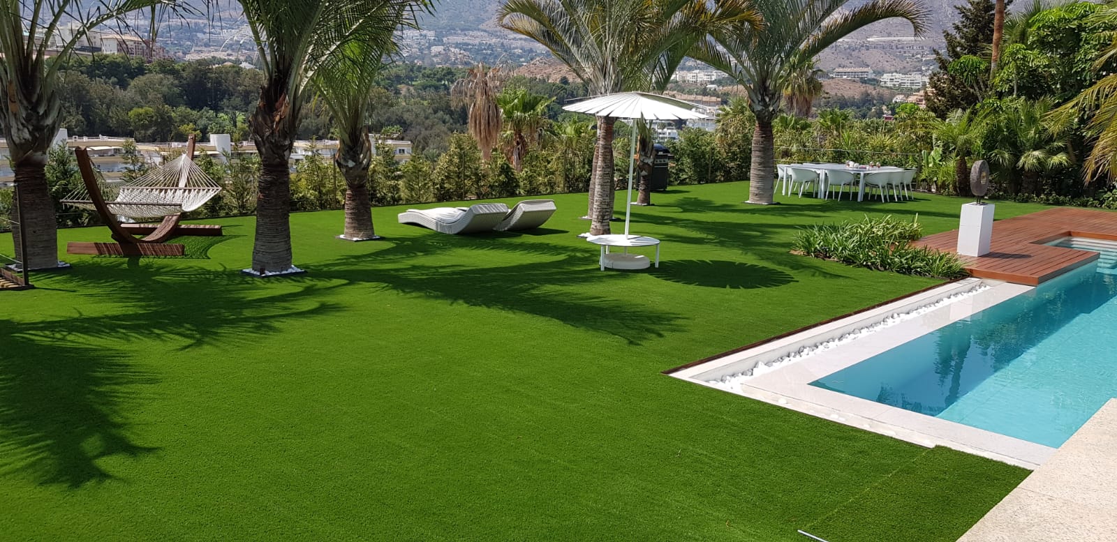 Villa garden with palm trees and pool — SuperGrass artificial grass Málaga