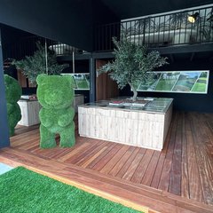 SuperGrass Marbella showroom interior