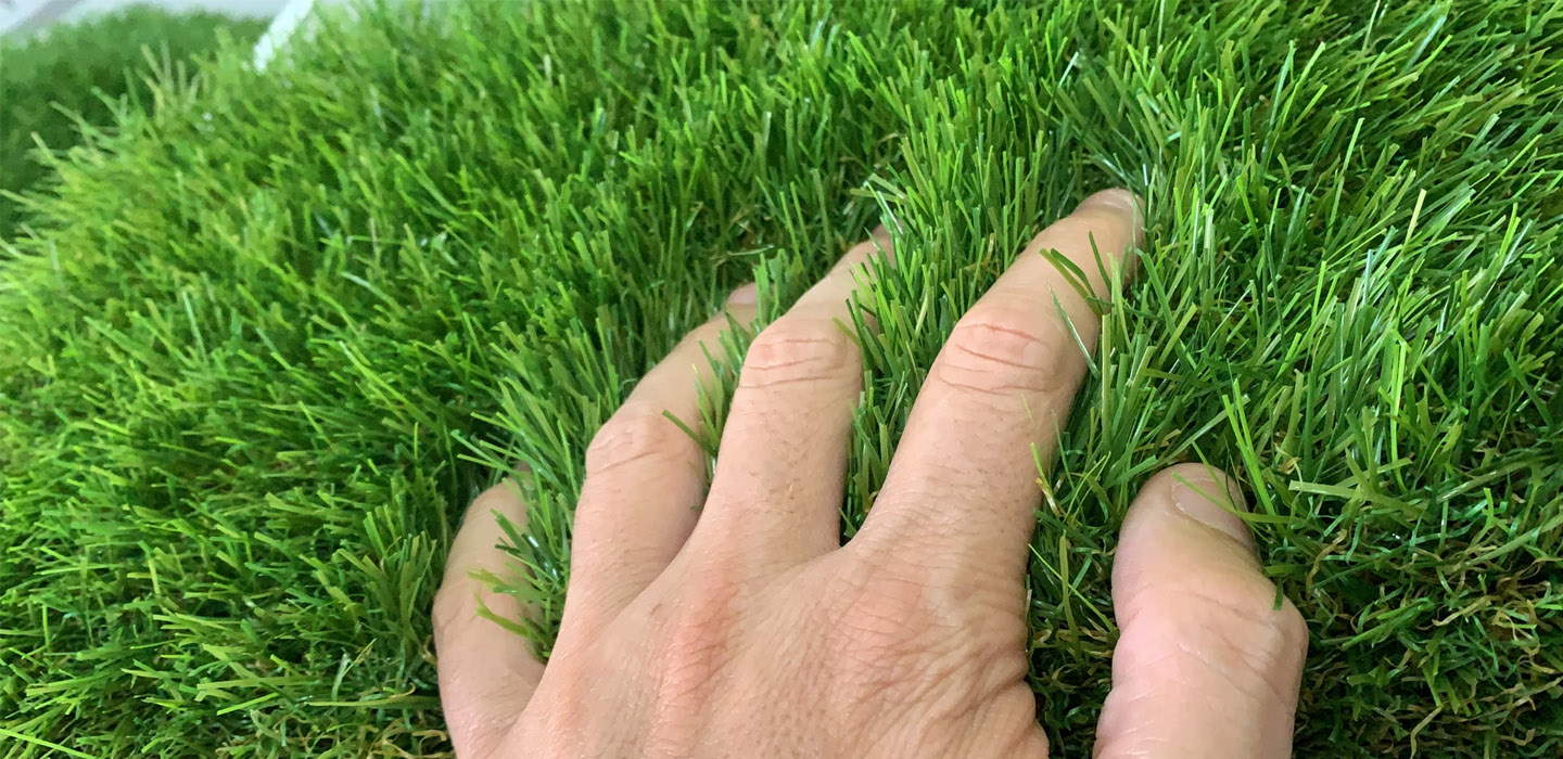 ¿El césped artificial necesita arena de sílice?