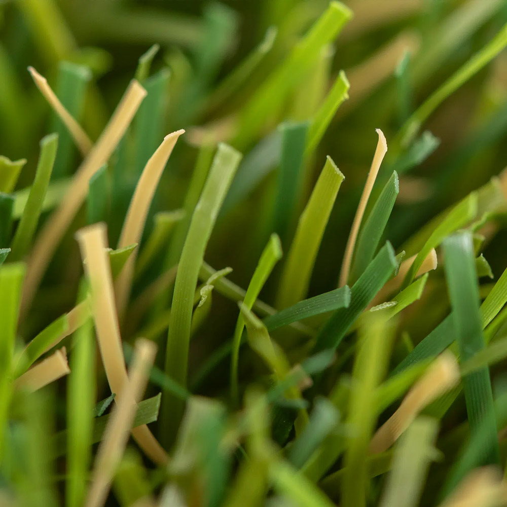 Césped Artificial Deluxe 45 mm altura | Marca Realturf | Detalle Fibra