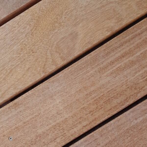Tarima Exterior Madera Tropical Cumarú – Familia Fabaceae | Marca MibaWood