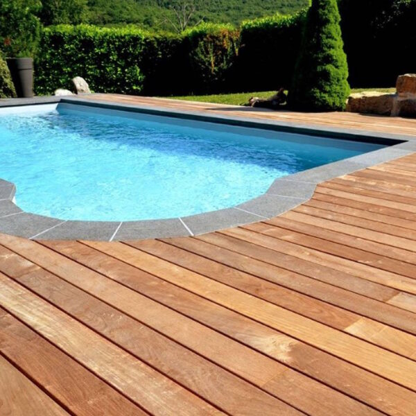 Tarima Exterior Madera Tropical Cumarú – Familia Fabaceae | Marca MibaWood | Ambiente Piscina