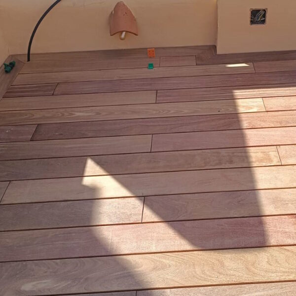 Tarima Exterior Madera Tropical Cumarú – Familia Fabaceae | Marca MibaWood | Ambiente Terraza