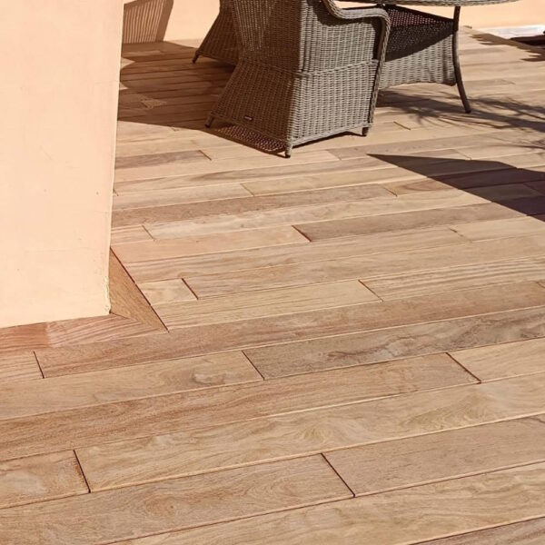 Tarima Exterior Madera Tropical Cumarú – Familia Fabaceae | Marca MibaWood | Ambiente Terraza