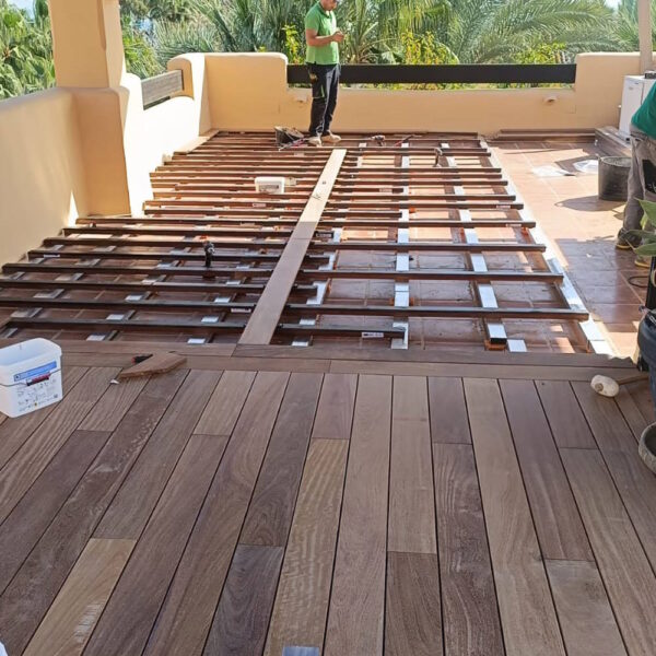 Tarima Exterior Madera Tropical Cumarú – Familia Fabaceae | Marca MibaWood | Instalación