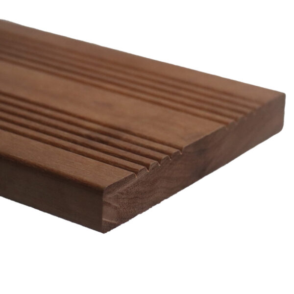 Tarima Exterior Madera Tropical Massaranduba – Familia Sapotaceae | Marca MibaWood | Detalle Listón Cara Ranurada