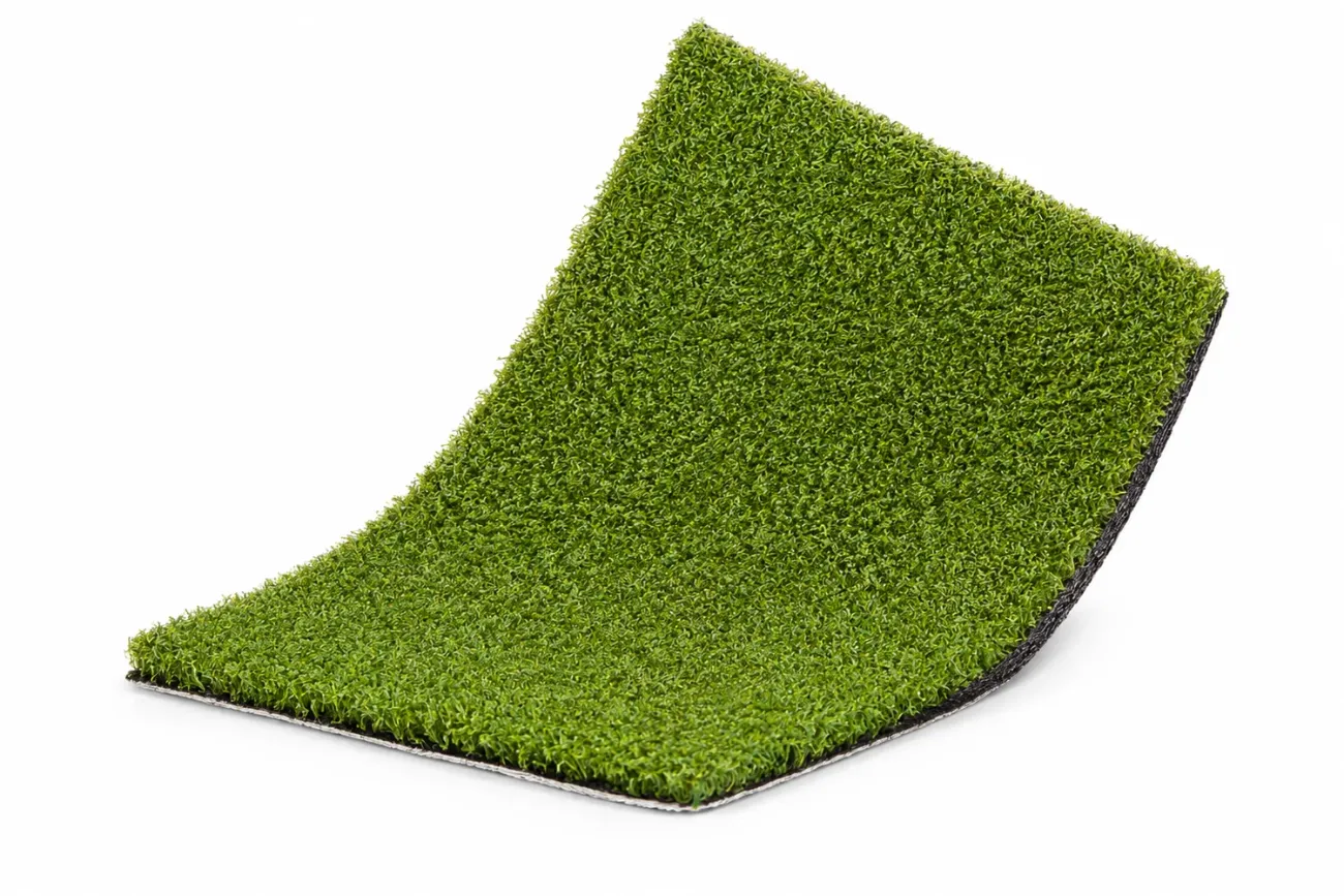 Detalle de la superficie de un green de golf de césped artificial Detalle de la superficie de un green de golf de césped artificial